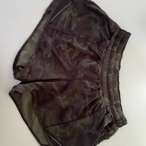 Lululemon “Hotty Hot Short” [Size: 6 and 4”]